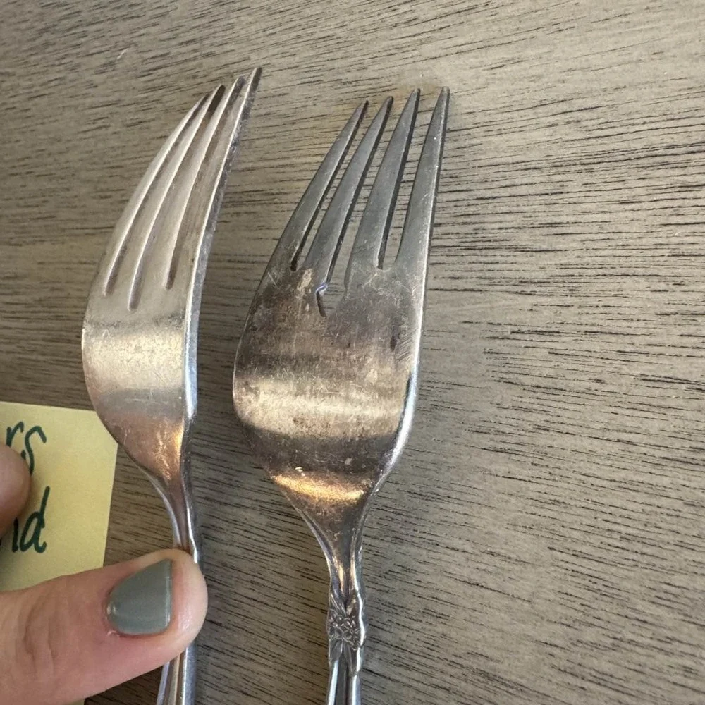 2 1847 Rogers Bros Garland 1965 Silverplate Dinner Forks 7.5